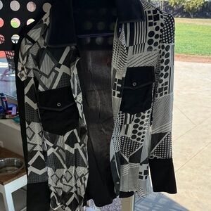 Mondo Guerra women’s Geometric Pattern Black & White Lightweight blouse